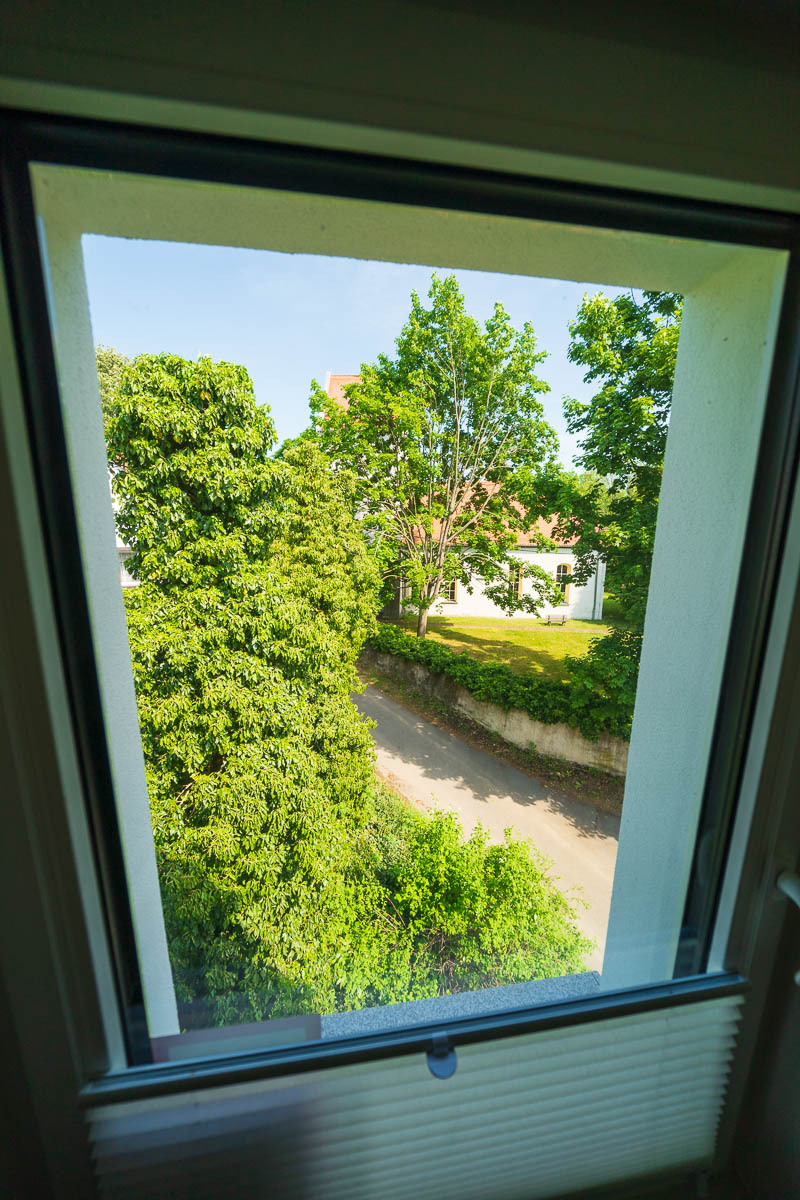 (3) Blick zu Kirche und Kirchturm.jpg