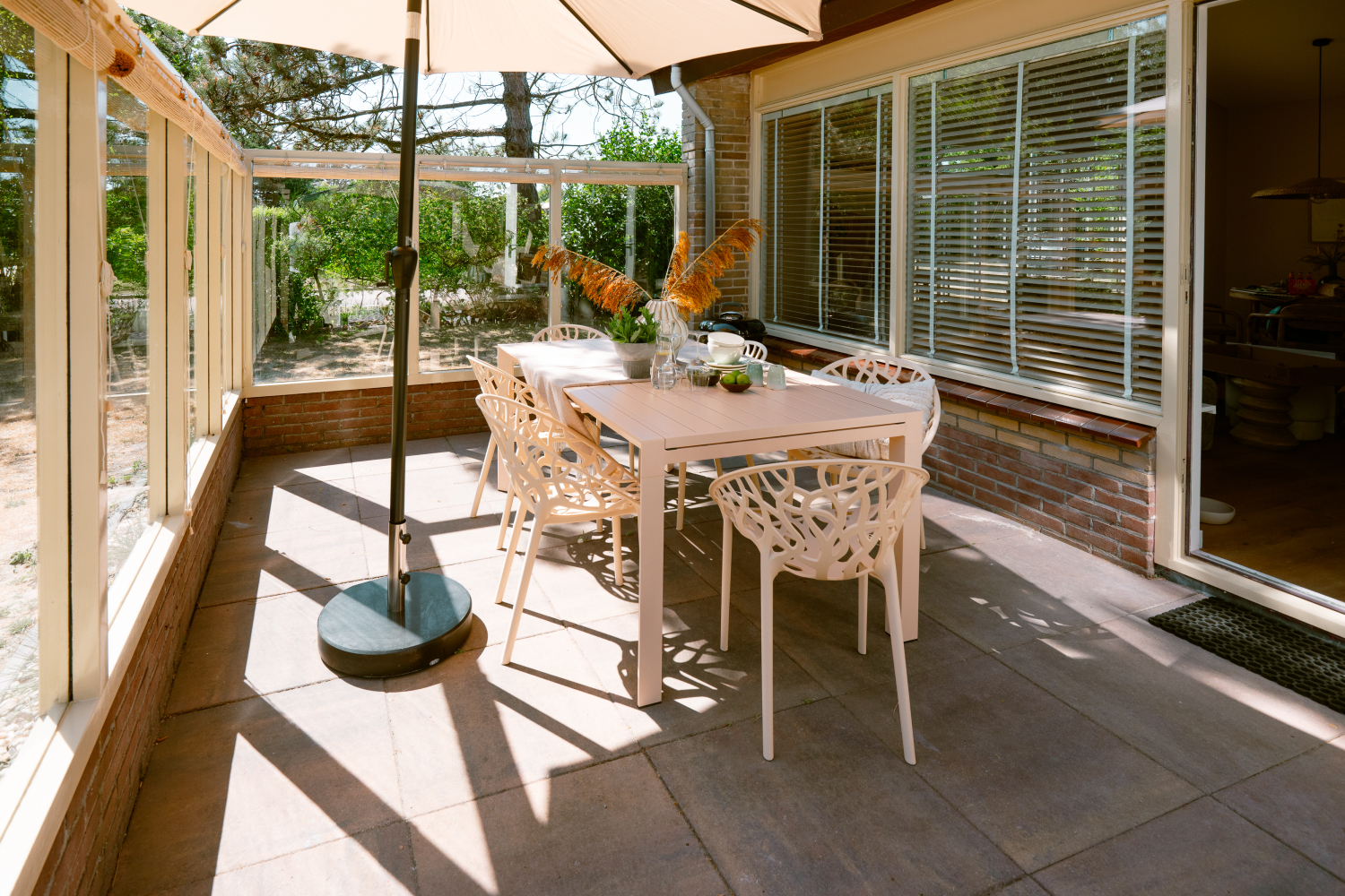 Mamooi - Essbereich Terrasse.jpg