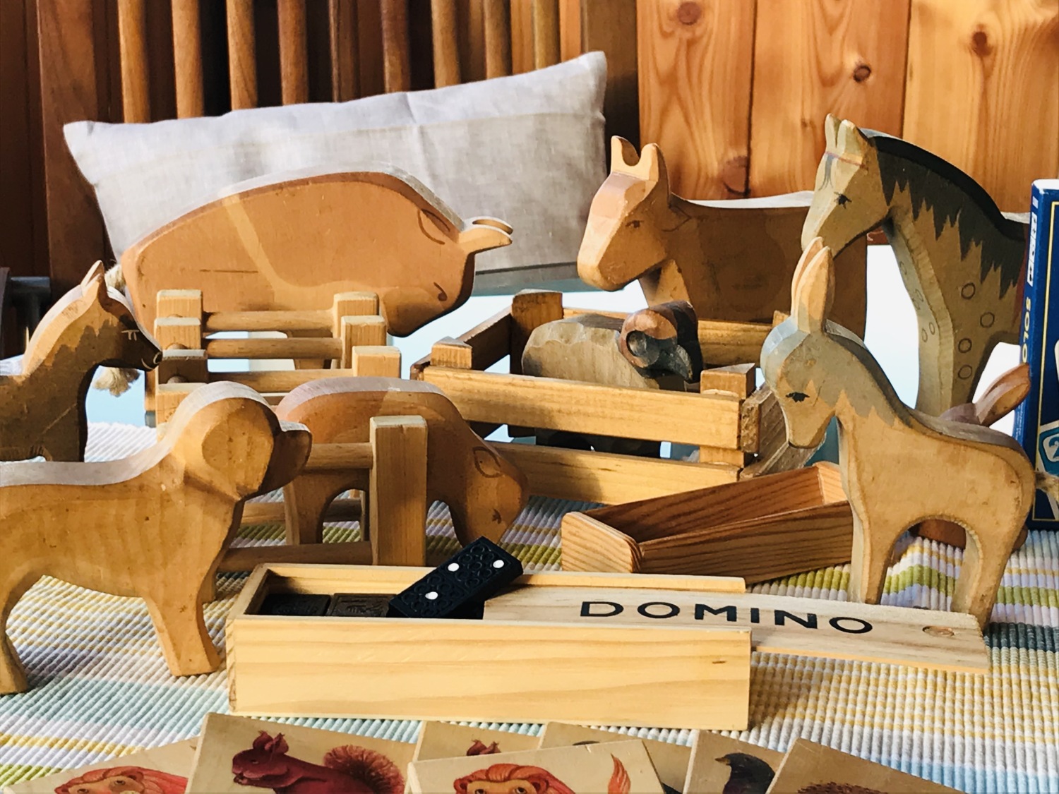 für Kinder ist Spielzeug und Bücher vorhanden.JPG