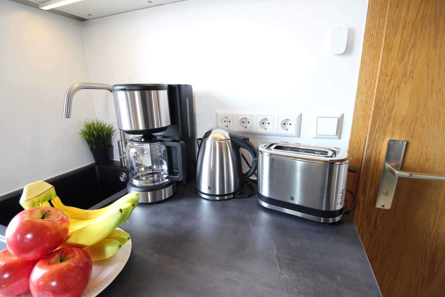 2025-05-26 - 403 - wmf gadgets in kitchen.jpg