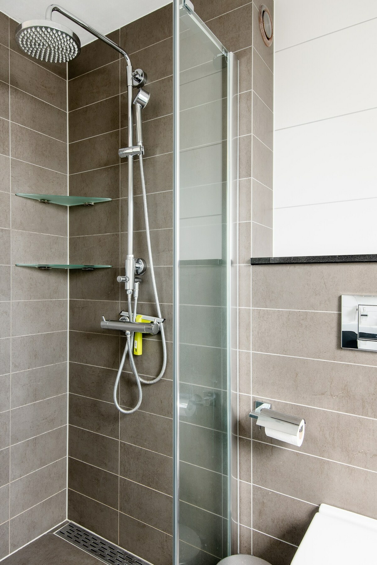 Kruiszwin 1108 Bathroom00 Shower.jpeg