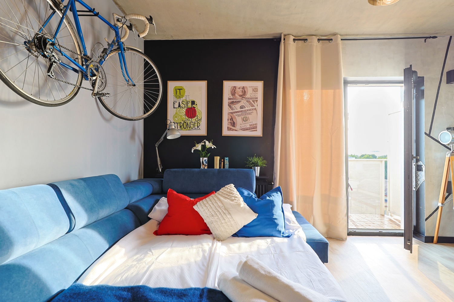 dwa miejsca do spania Łódź booking airbnb.jpg