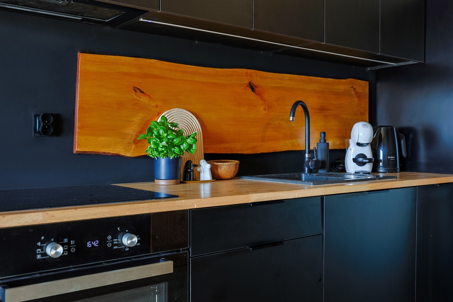 zblizenie kuchnia łódź booking airbnb.jpg