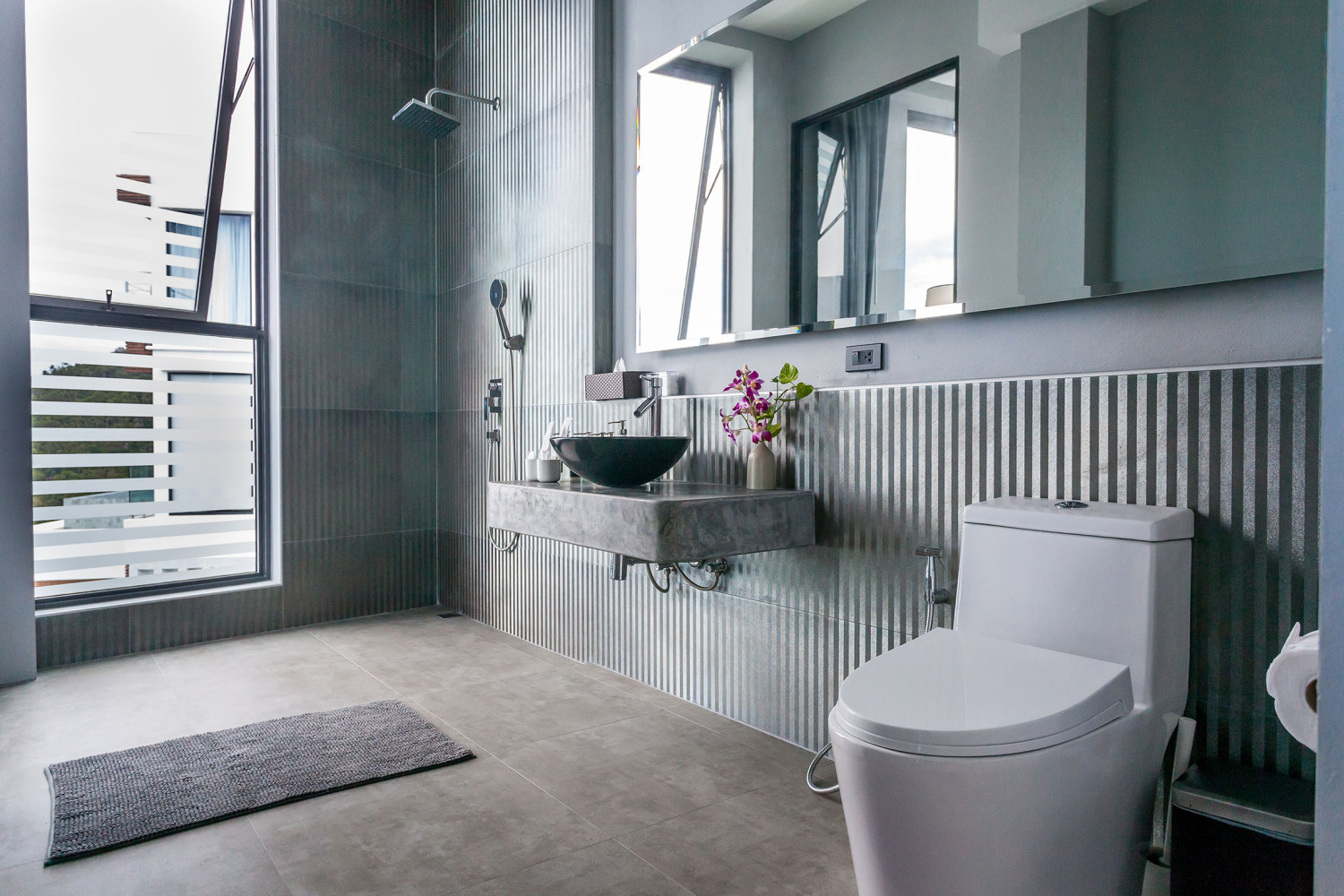 SL - 9 - Bathroom.jpg