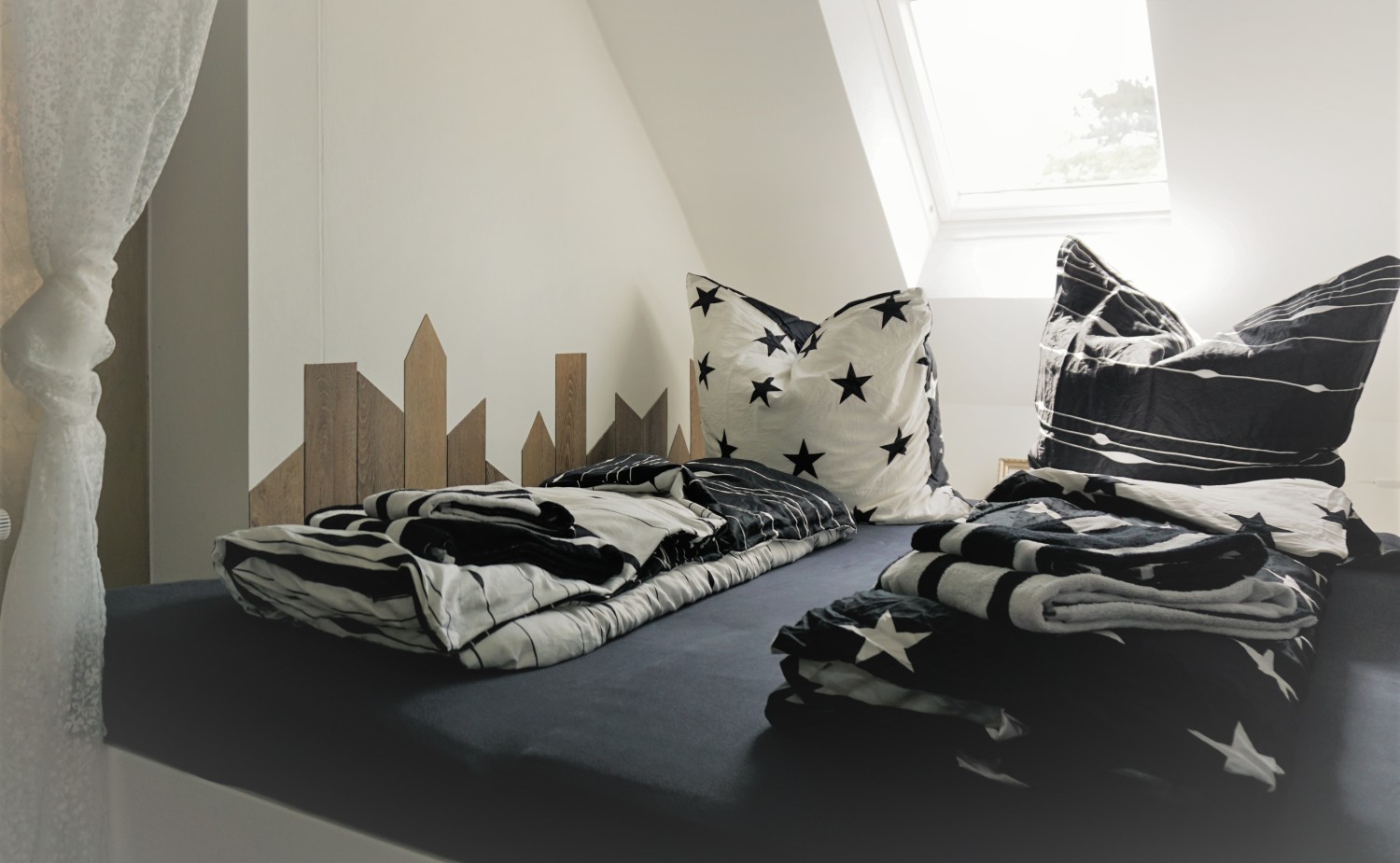 Schlafzimmer Bett 2.jpg