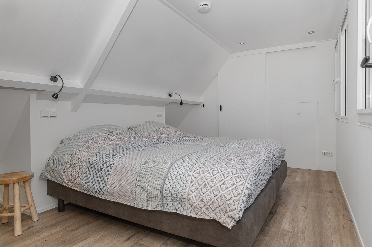 2 boxpringbedden Vakantiehuis 2bijZee.JPG