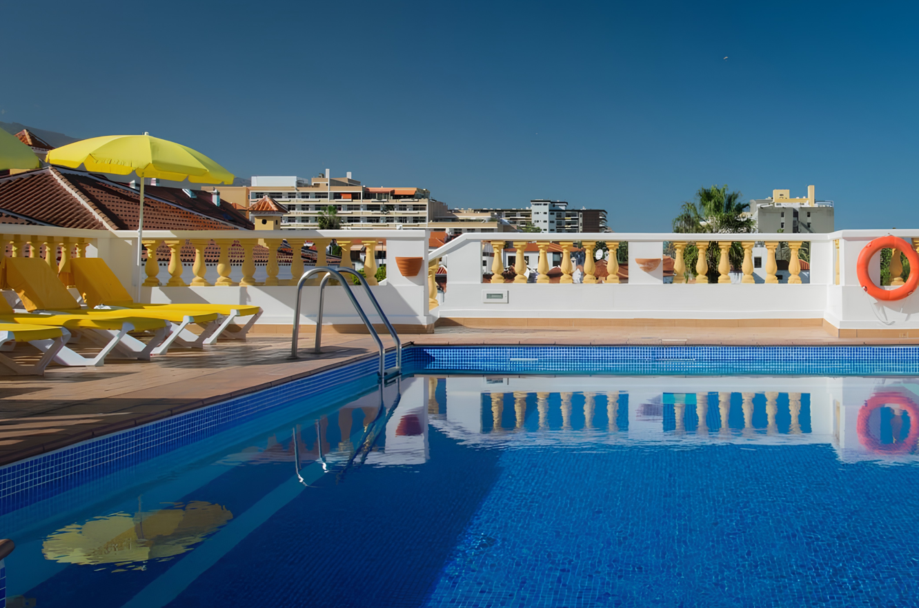 Rooftop swimming pool 5
