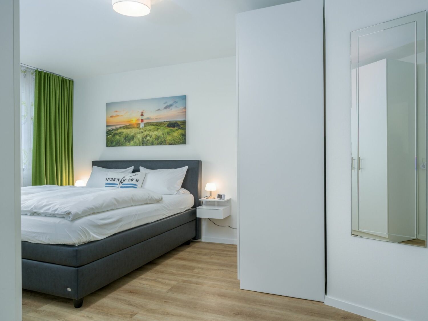 Fewo Westerland_Techt bi Strön_Schlafzimmer 03.jpg