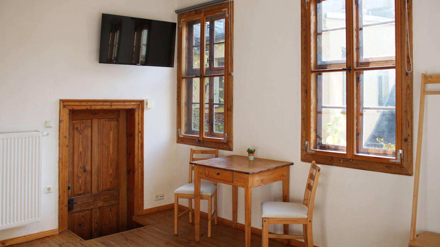 Essbereich, Tür, Fernseher.jpg