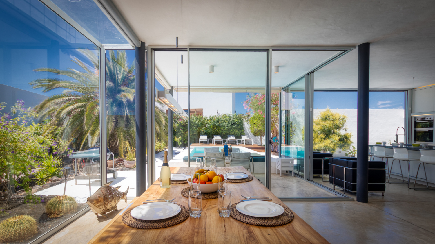 DINING ROOM LESS 2MB.jpg