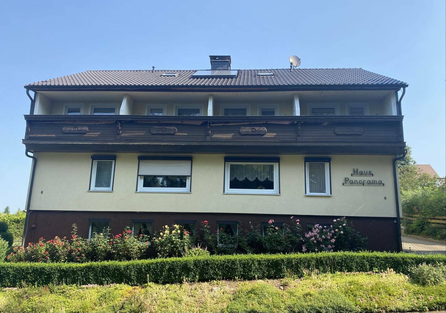 Außenansicht Haus PANORAMA.jpeg