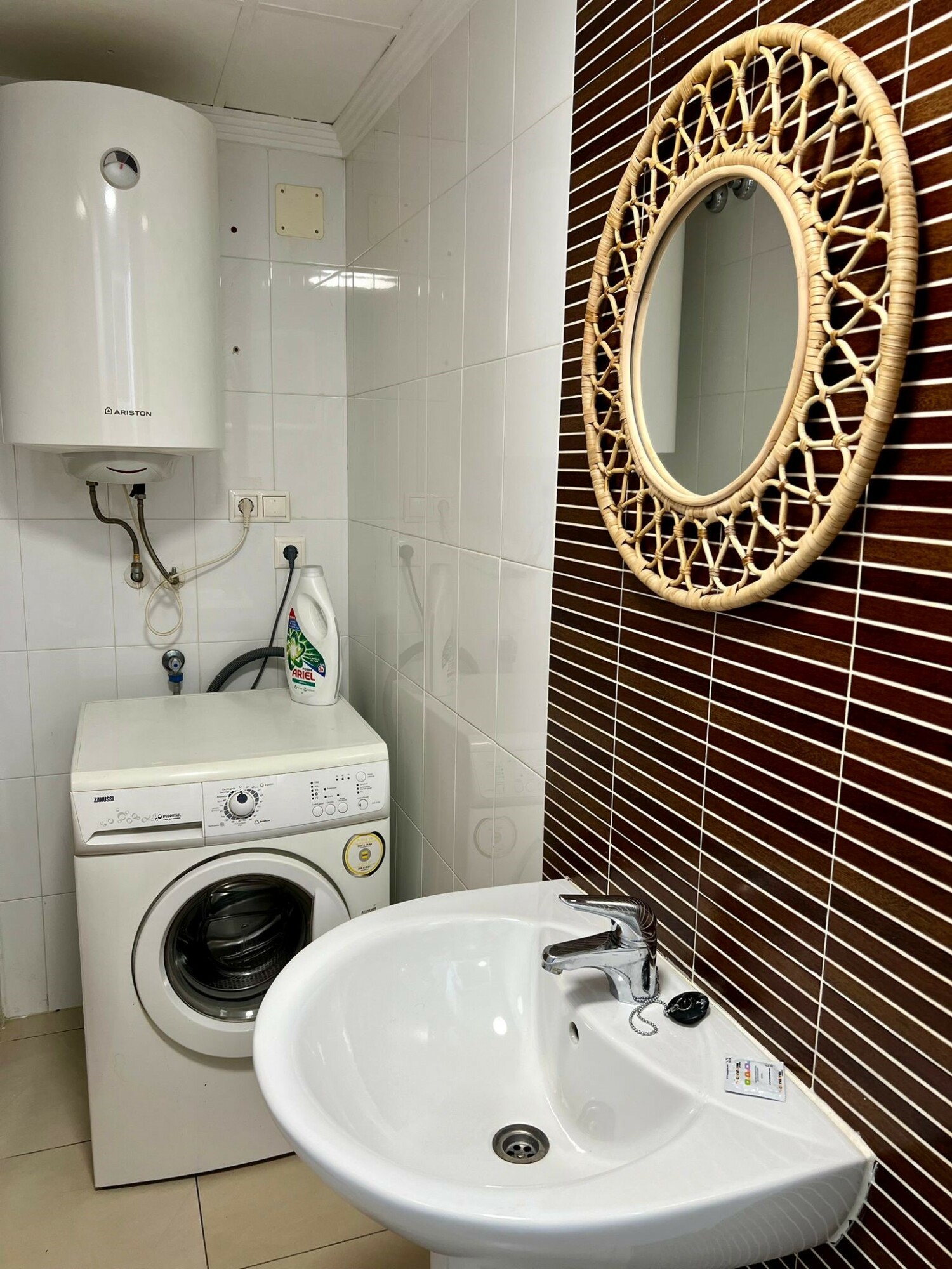 pic ivo bathroom 3.jpg