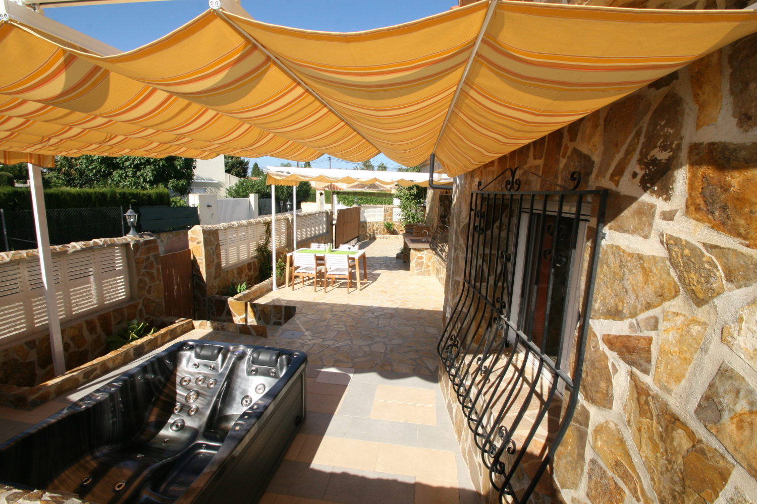 Villa Casper Außenanlage.JPG