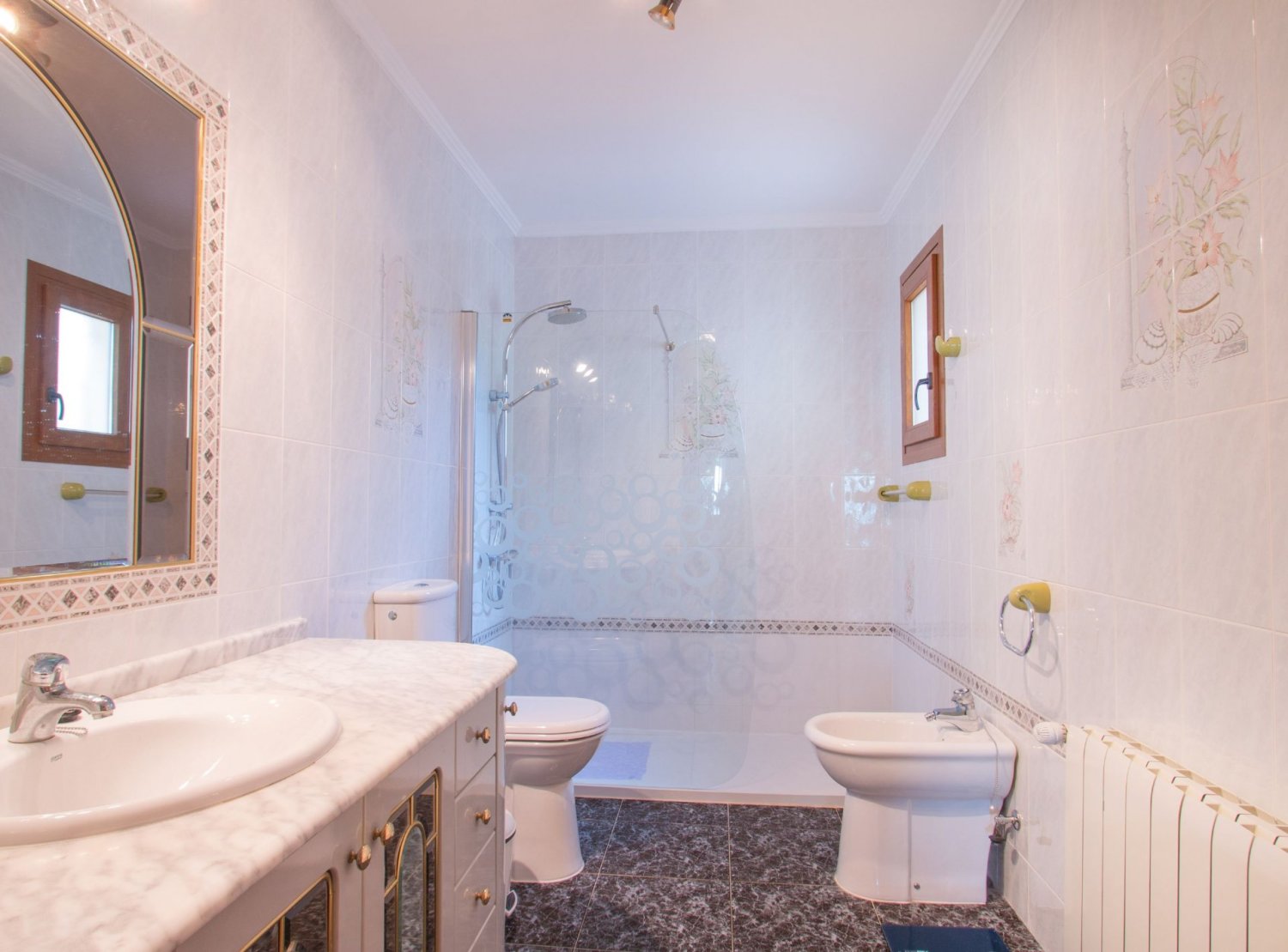 Main apartment bathroom.jpg