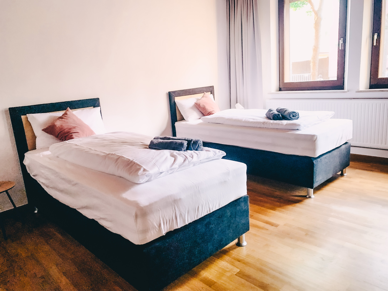 Zi. 2_ EG Betten.JPG