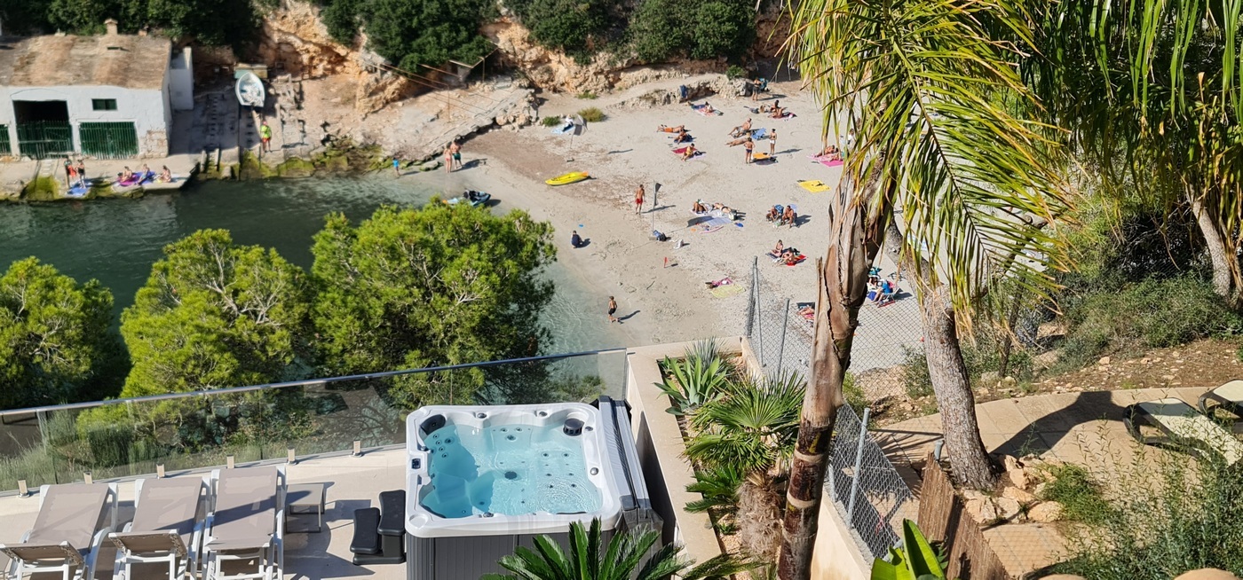 Yakuzzi mit Blick zum Strand.jpg