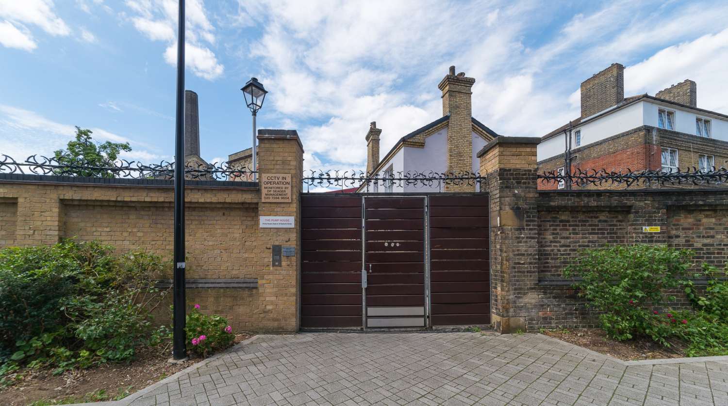 Pump House pedestrian gate to tube station.jpg