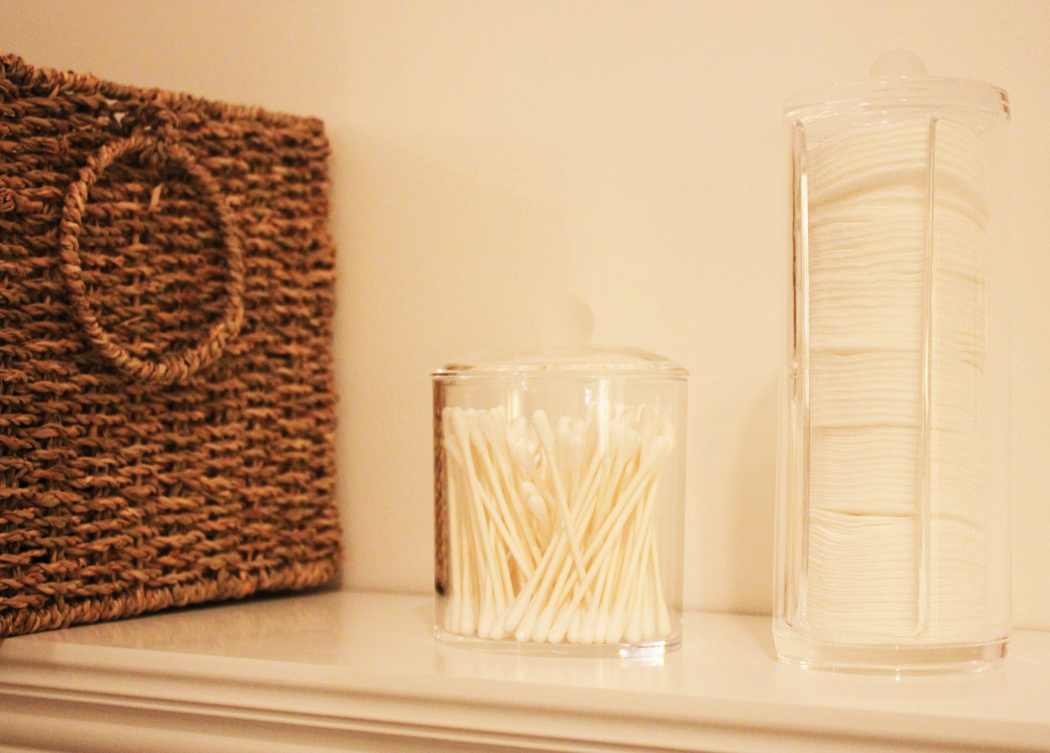 Badezimmer mit Hygieneartikel.JPG