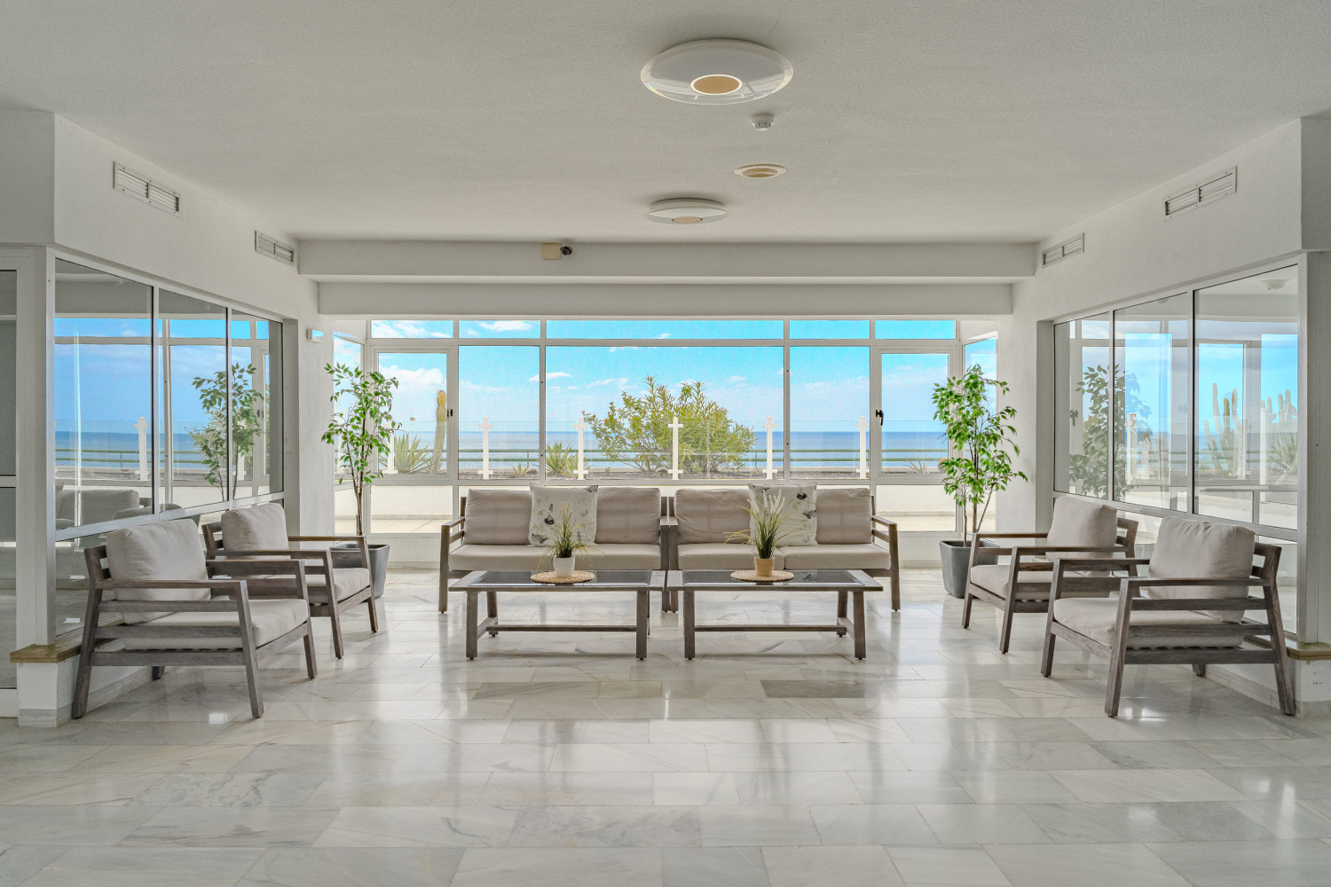 Altamira 415 28 Lobby.jpg