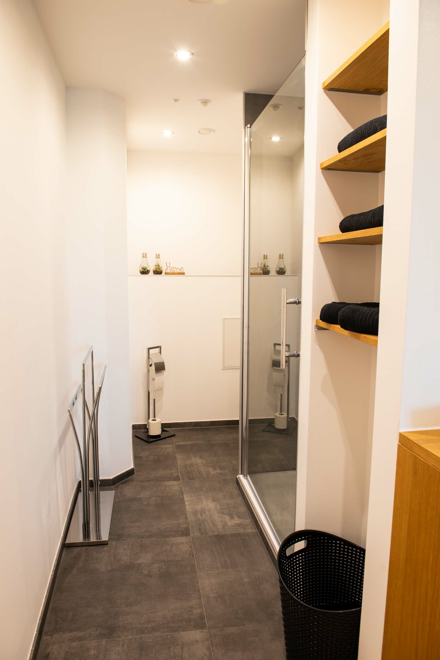 Badezimmer mit Dusche.jpeg