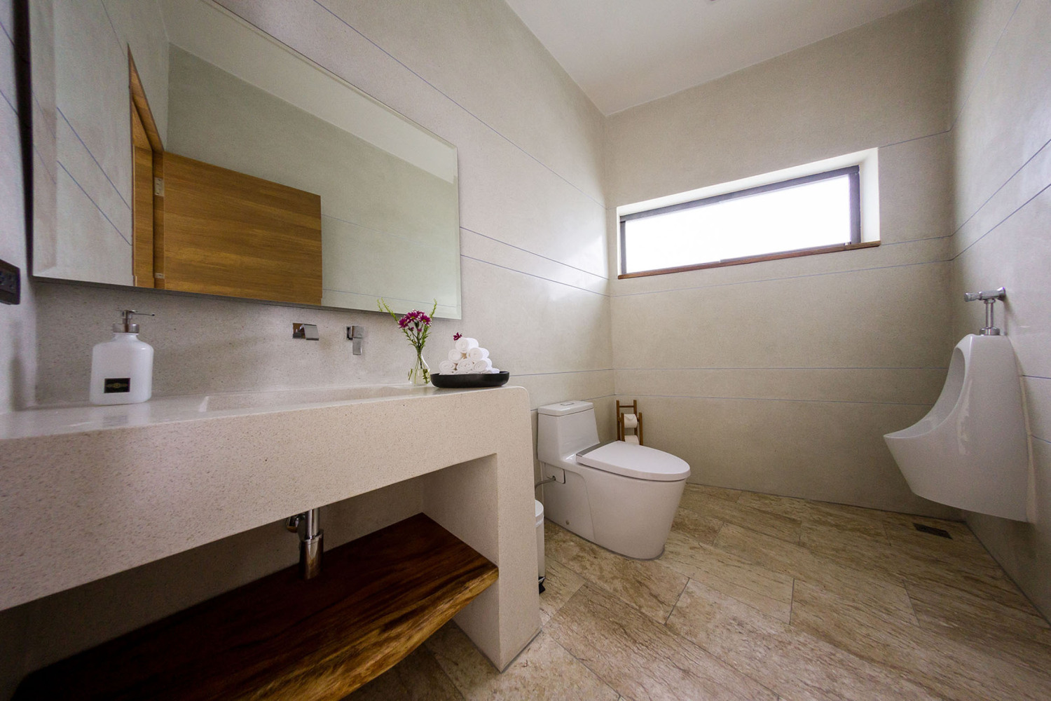 14 - Dining area bathroom.jpg