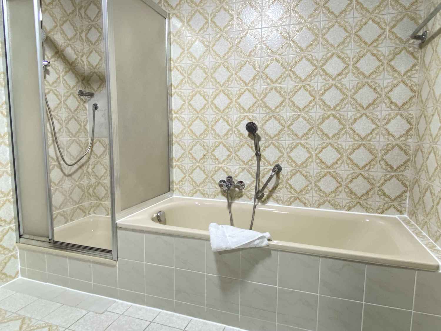 SAD202_(2. OG) Sonnenhöhe 10, 92421 Schwandorf (6).jpg