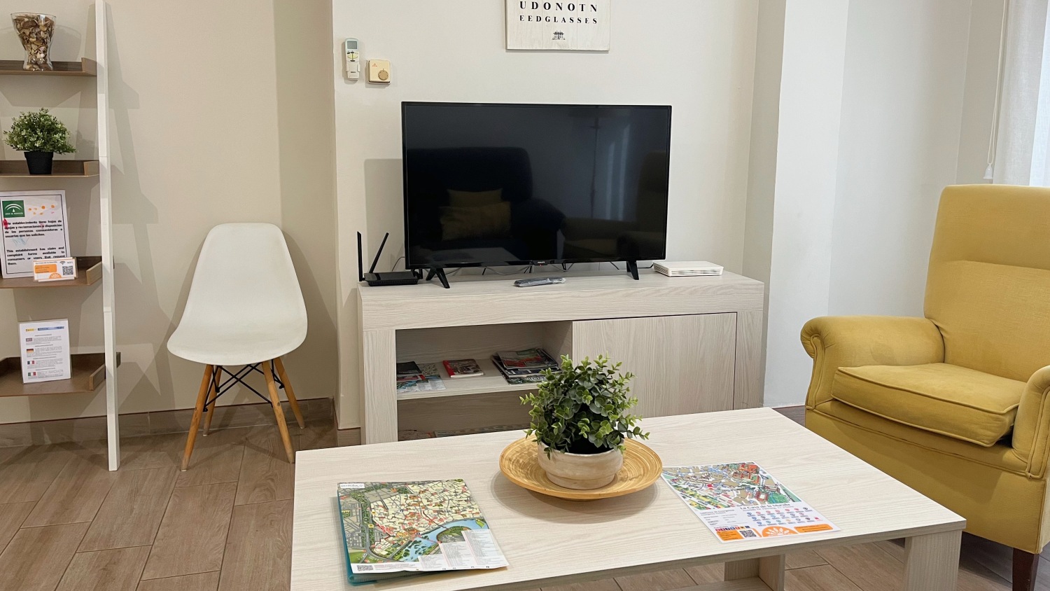 D e H salon tele1.jpeg