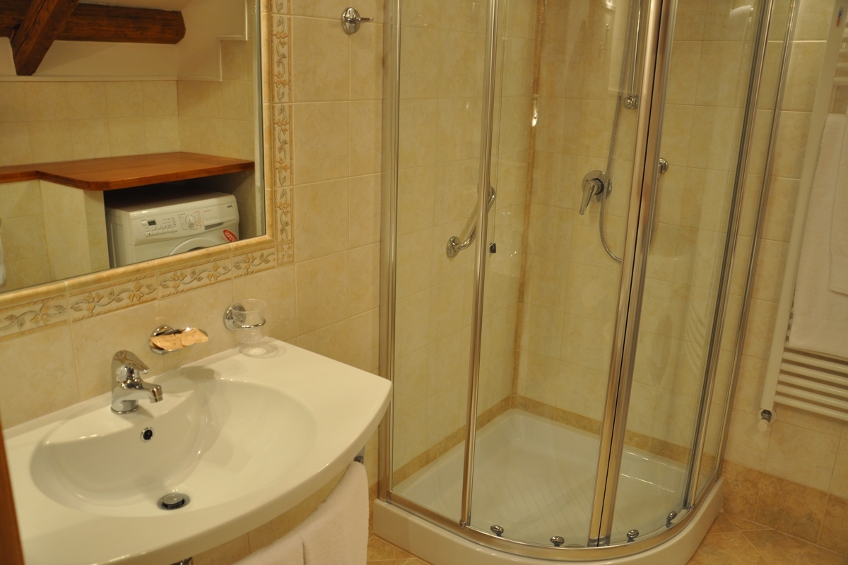 adriabella casa sanboldo appartamento manin 14 interni bagno.jpg