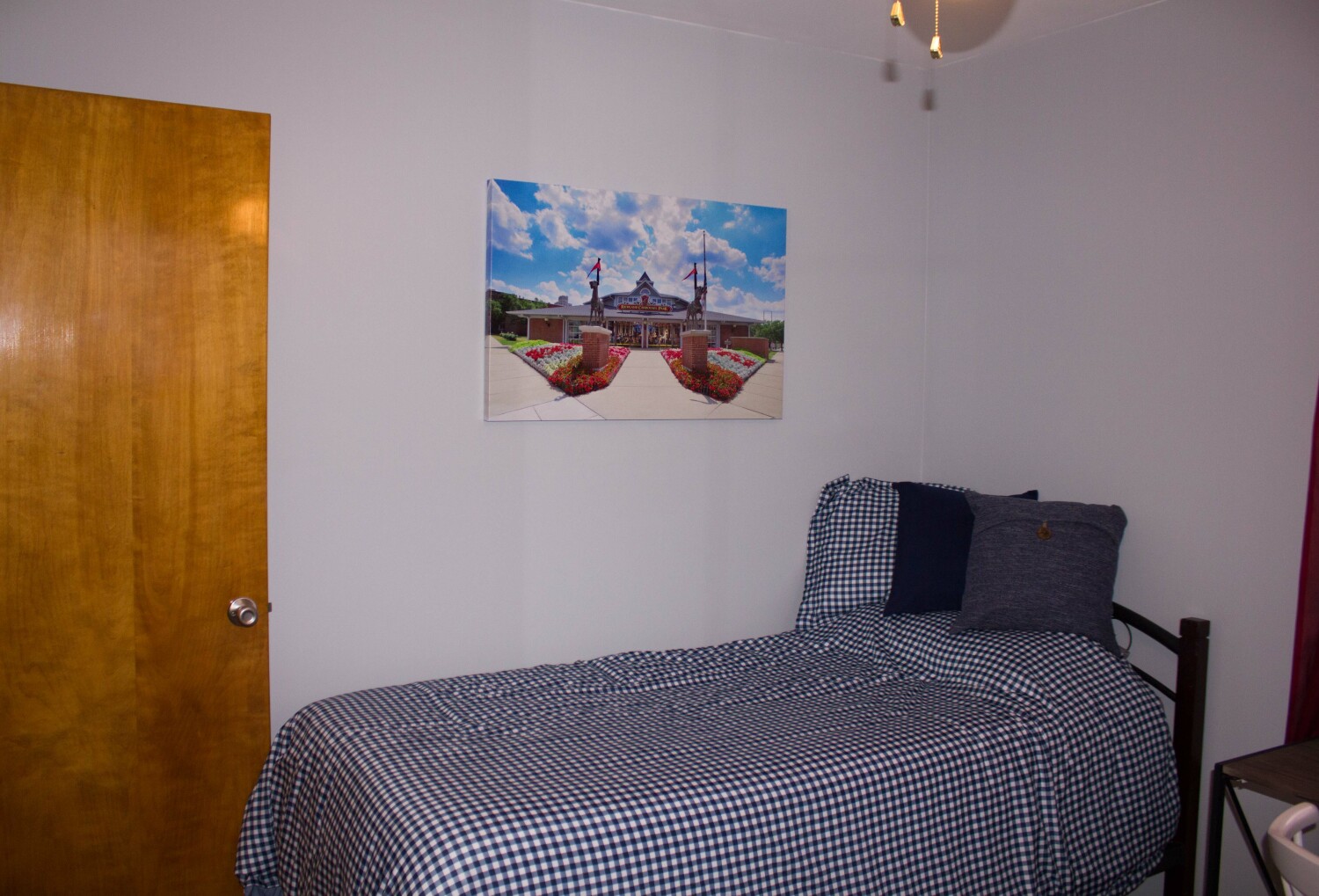 Bedroom 1 Twin Bed.jpg