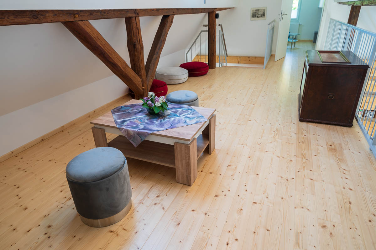 (5) Galerieebene, Blick zur Treppe.jpg