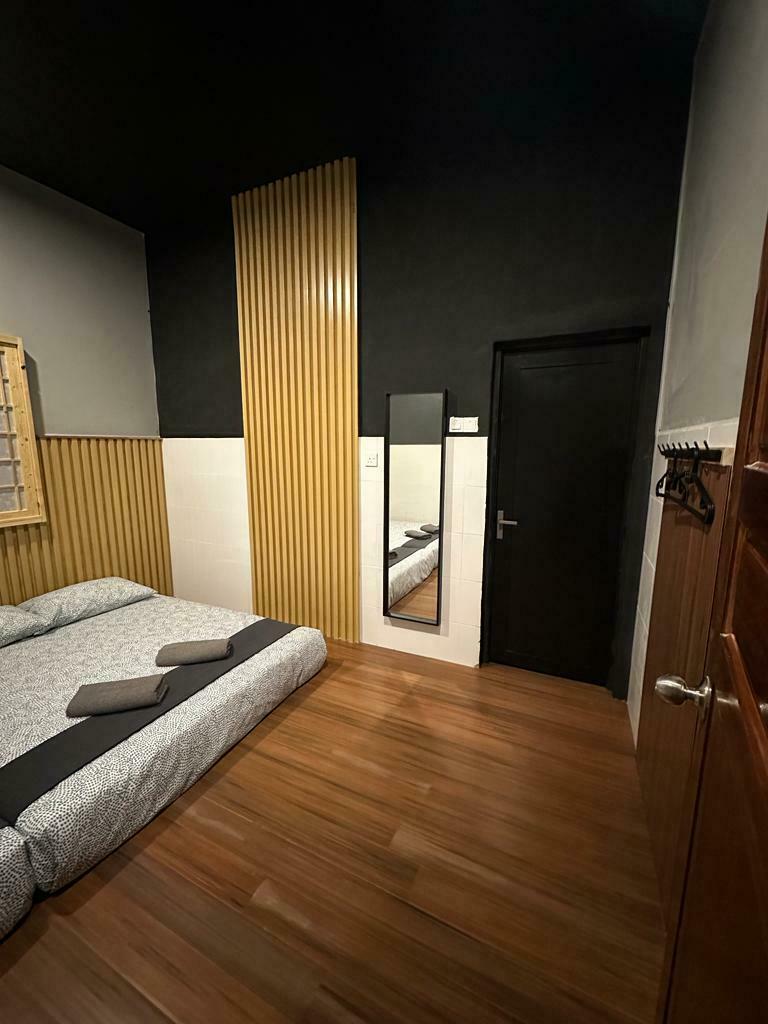 177 bedroom left 2.jpeg