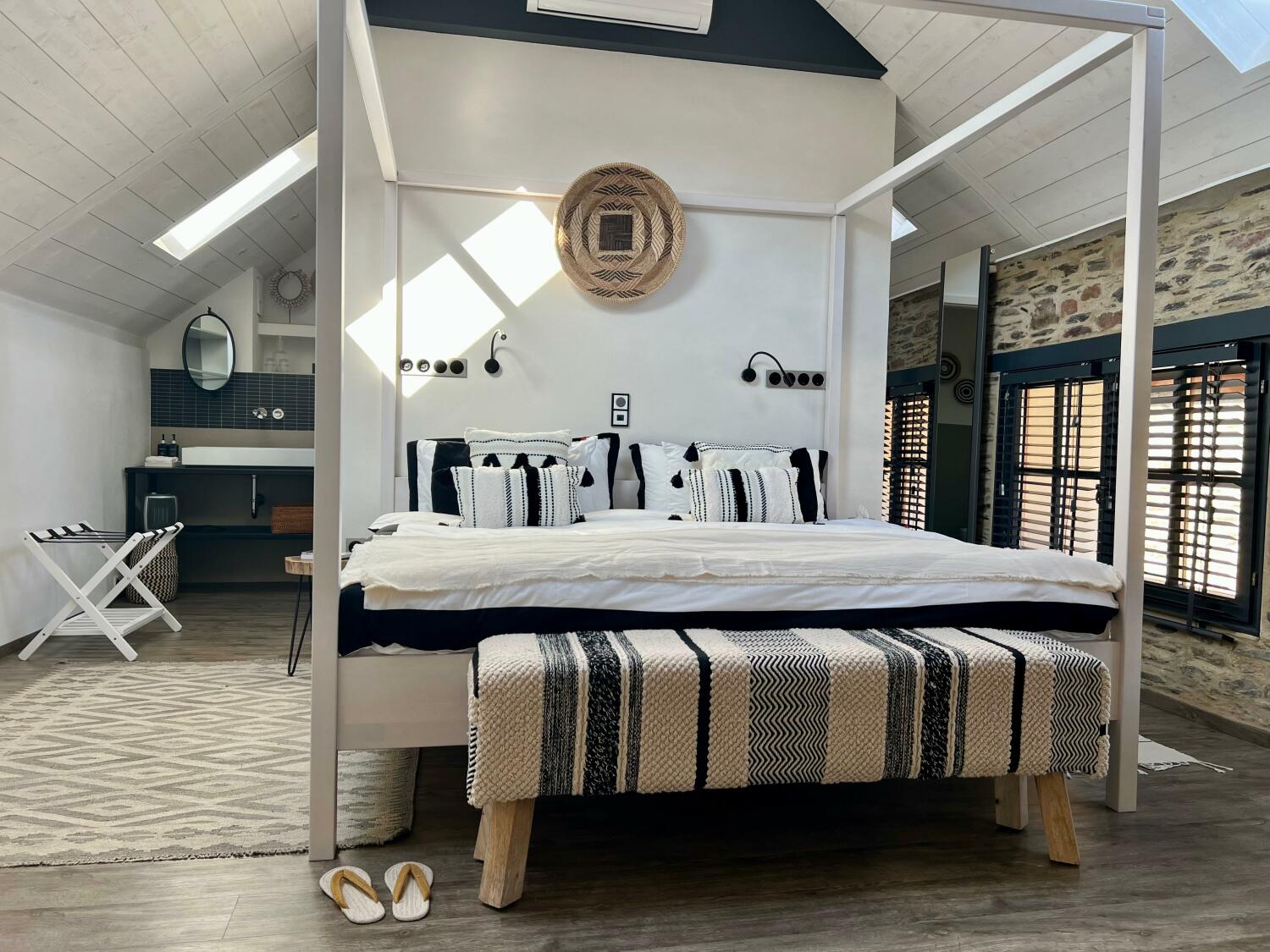 PHOTO-2025-08-18-19-27-59 2.jpg