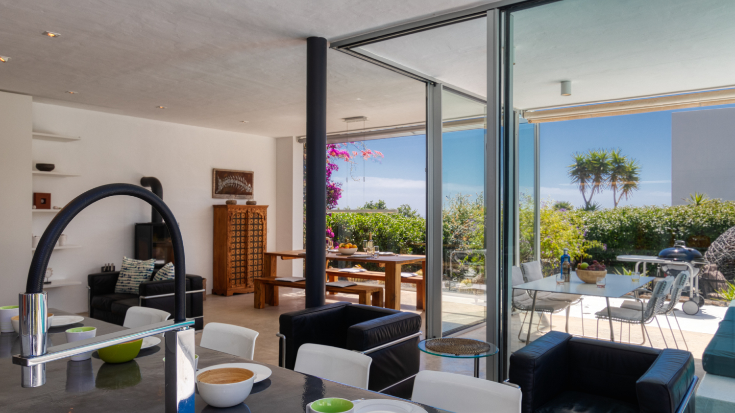 GENERAL LESS 2MB.jpg