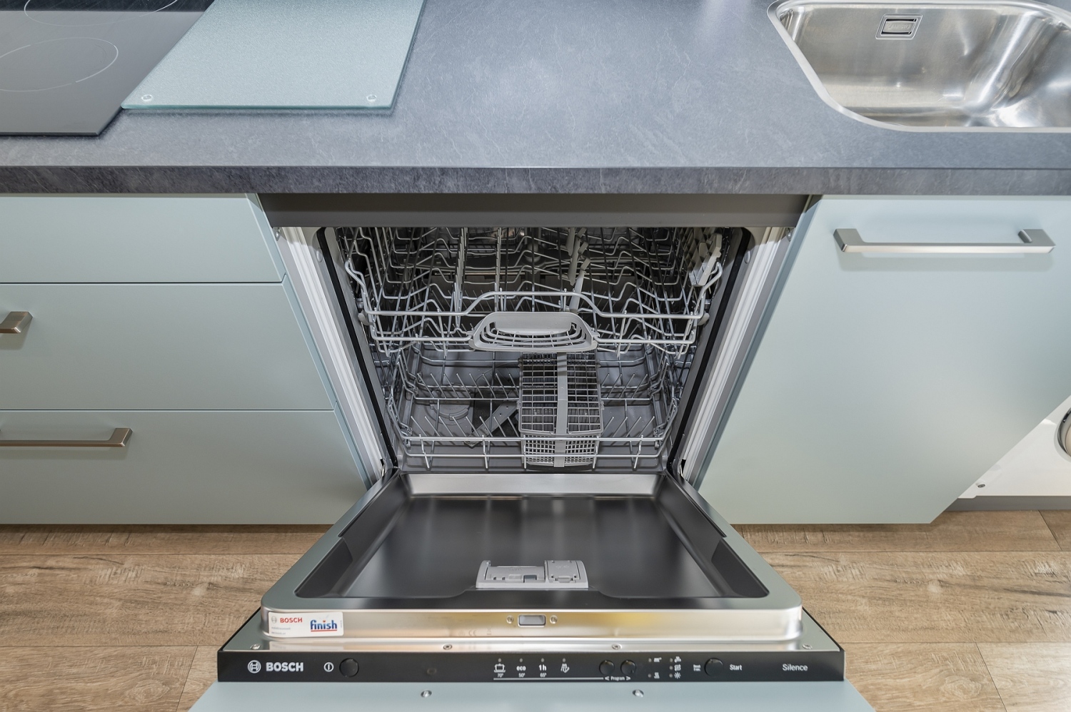 Vaatwasser detail keuken Vakantiehuis 2bijZee.JPG