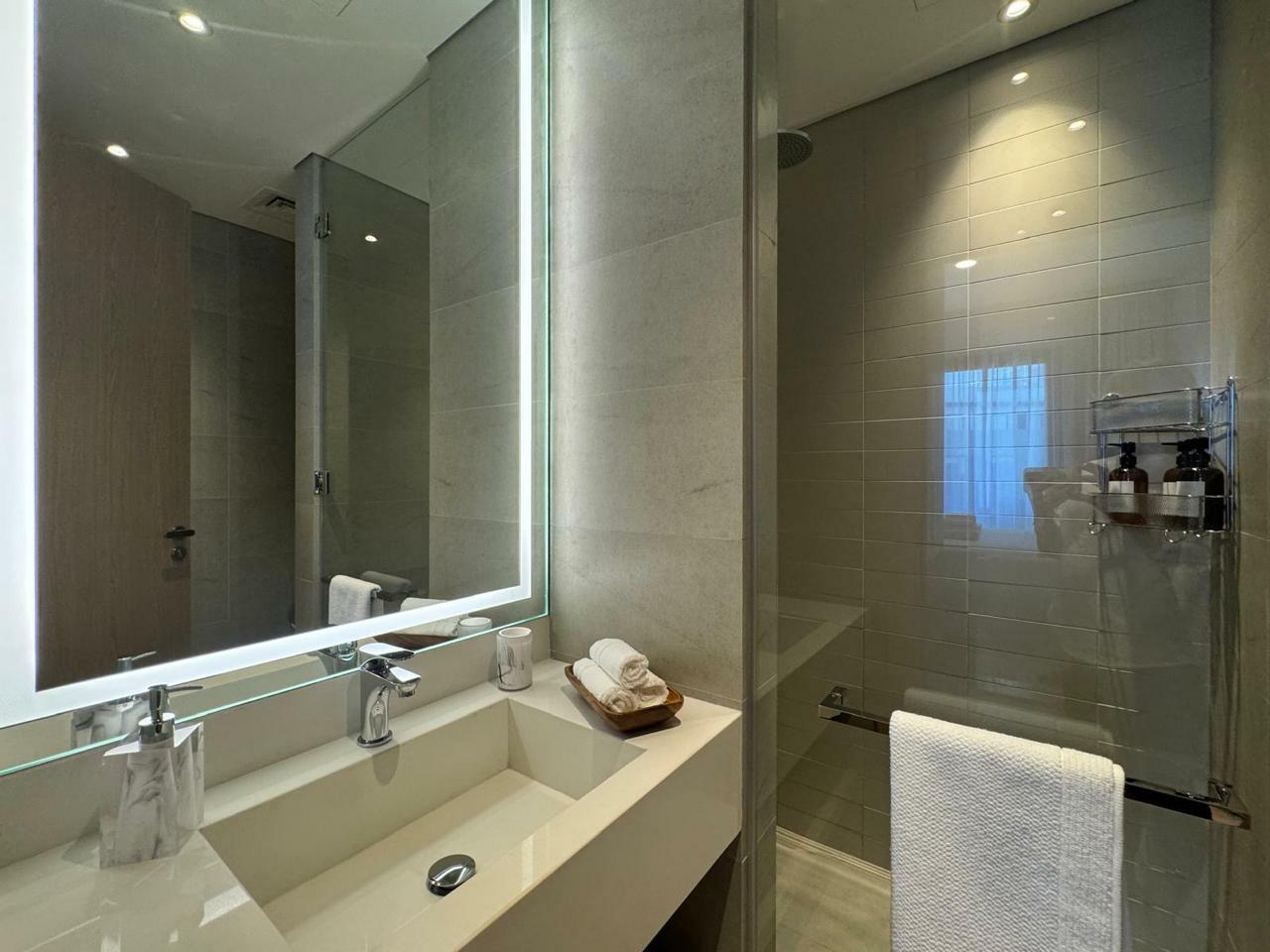 bathroom 1.jpg