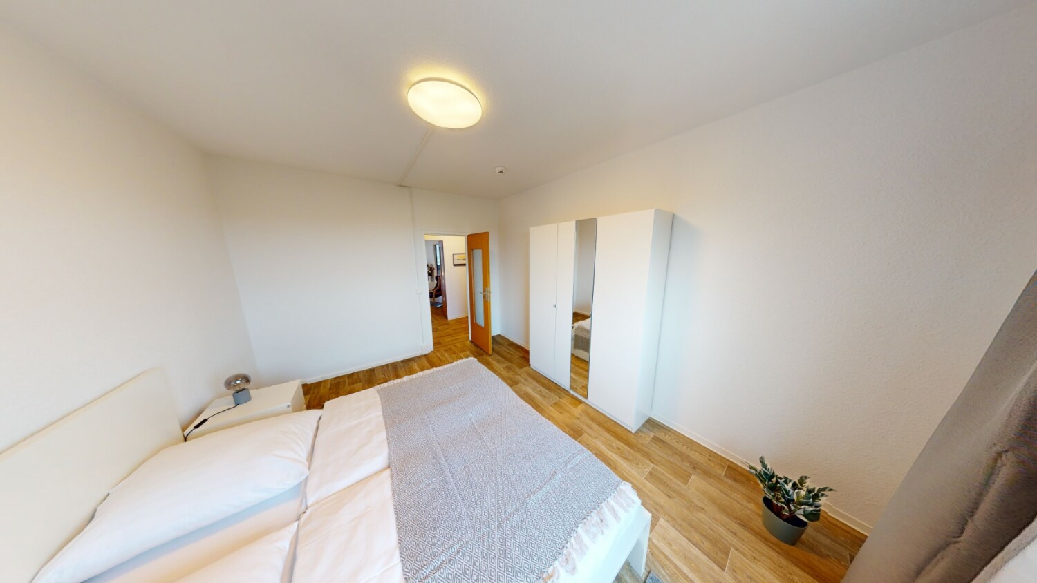 Schlafzimmer (1).jpg