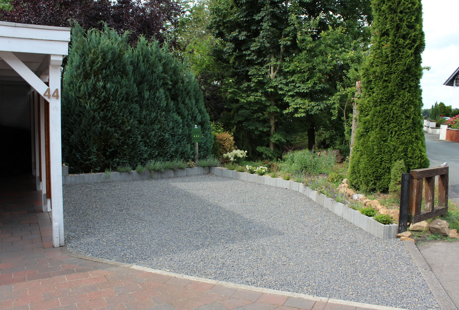 FeWo (47)Parkplatz.JPG