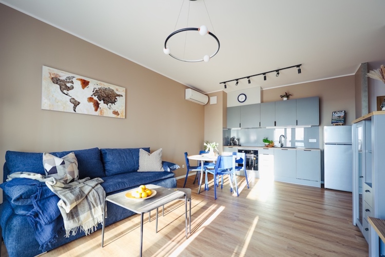 widny salon z aneksem kuchannym Łódź atlas arena koncert.jpg