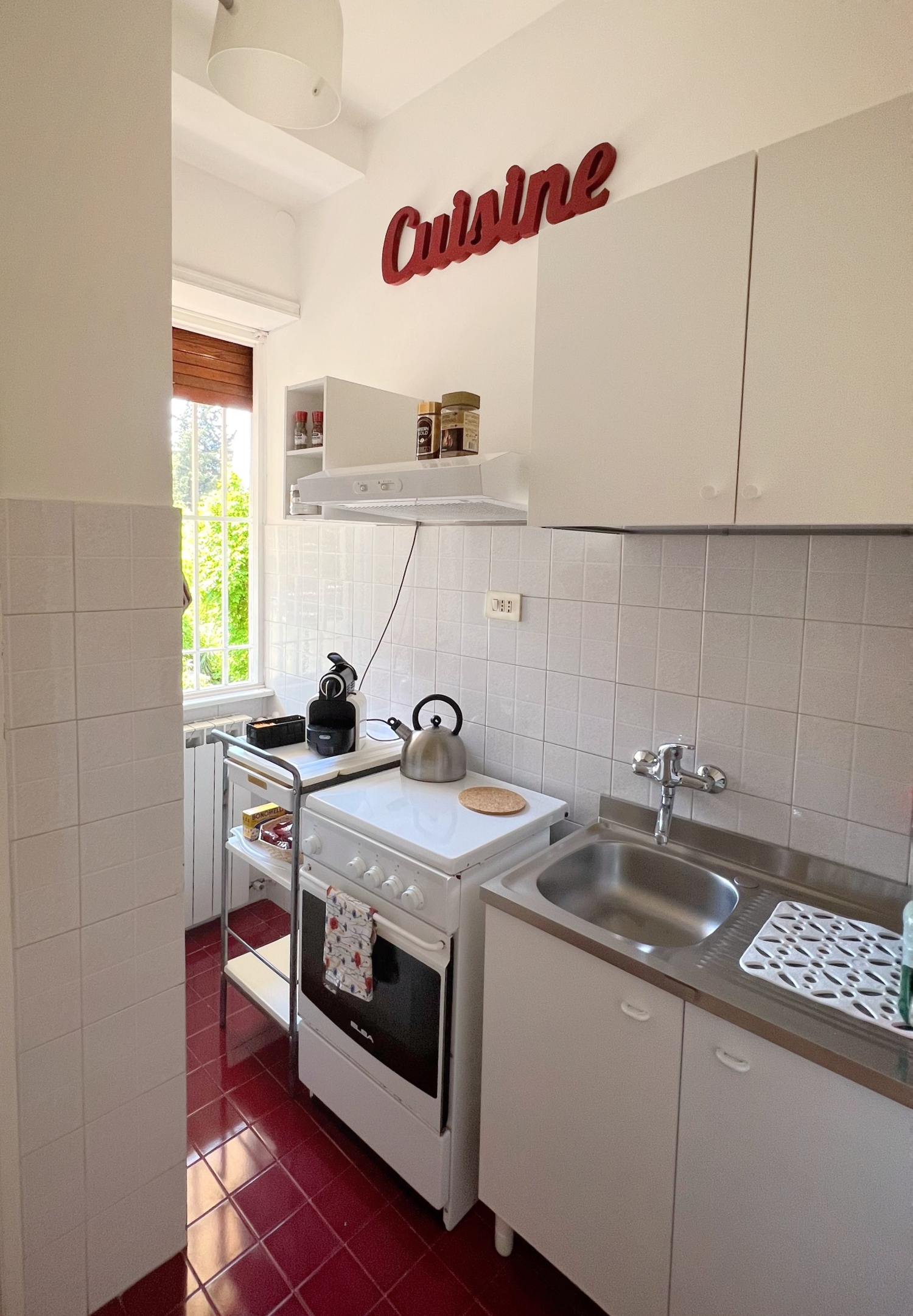 cucina finestra.jpeg