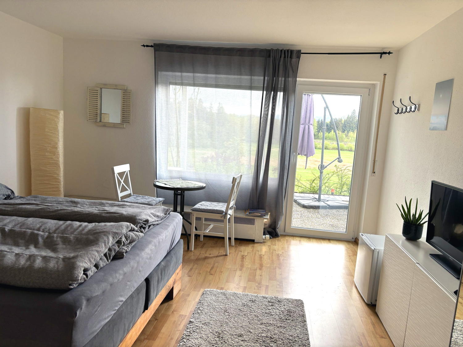 Pfänder Zimmer 1.jpg