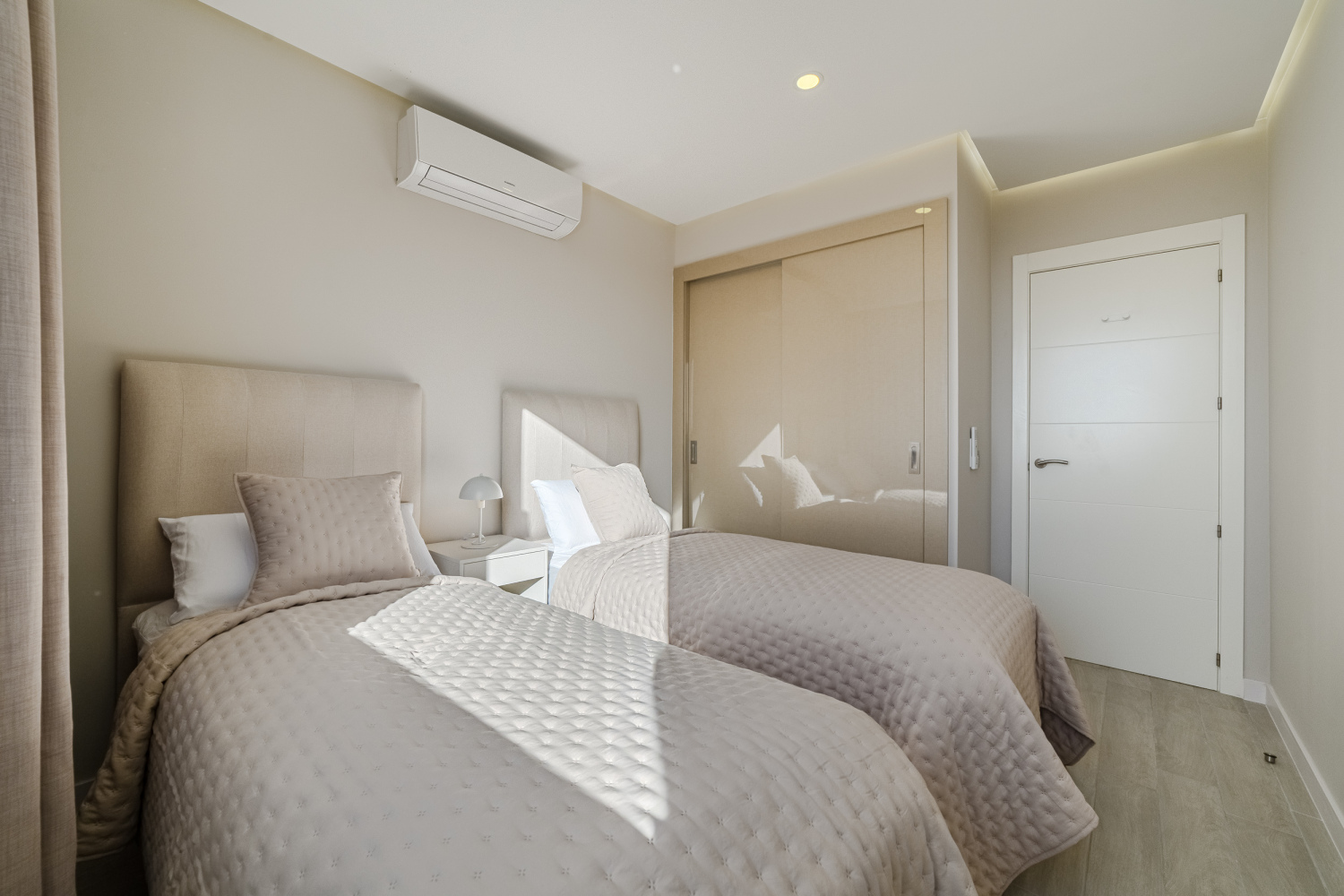 20251208 - 25 - Mi Paraiso - Ocean Garden 1007 - De20V2-19.jpg