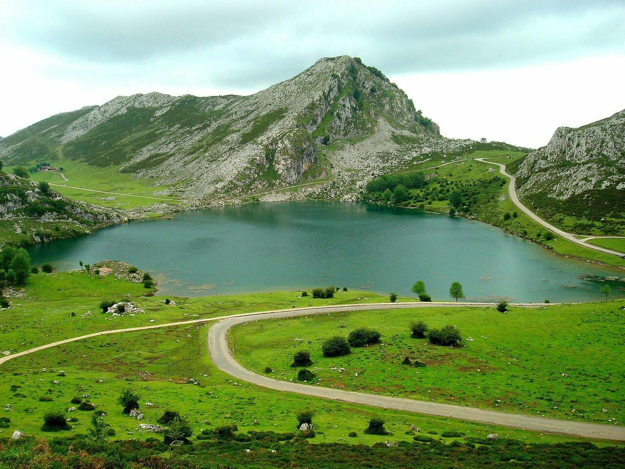 lagos-de-covadonga.jpg