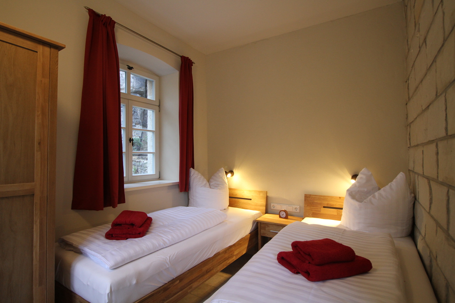 06 2. Schlafzimmer.jpg