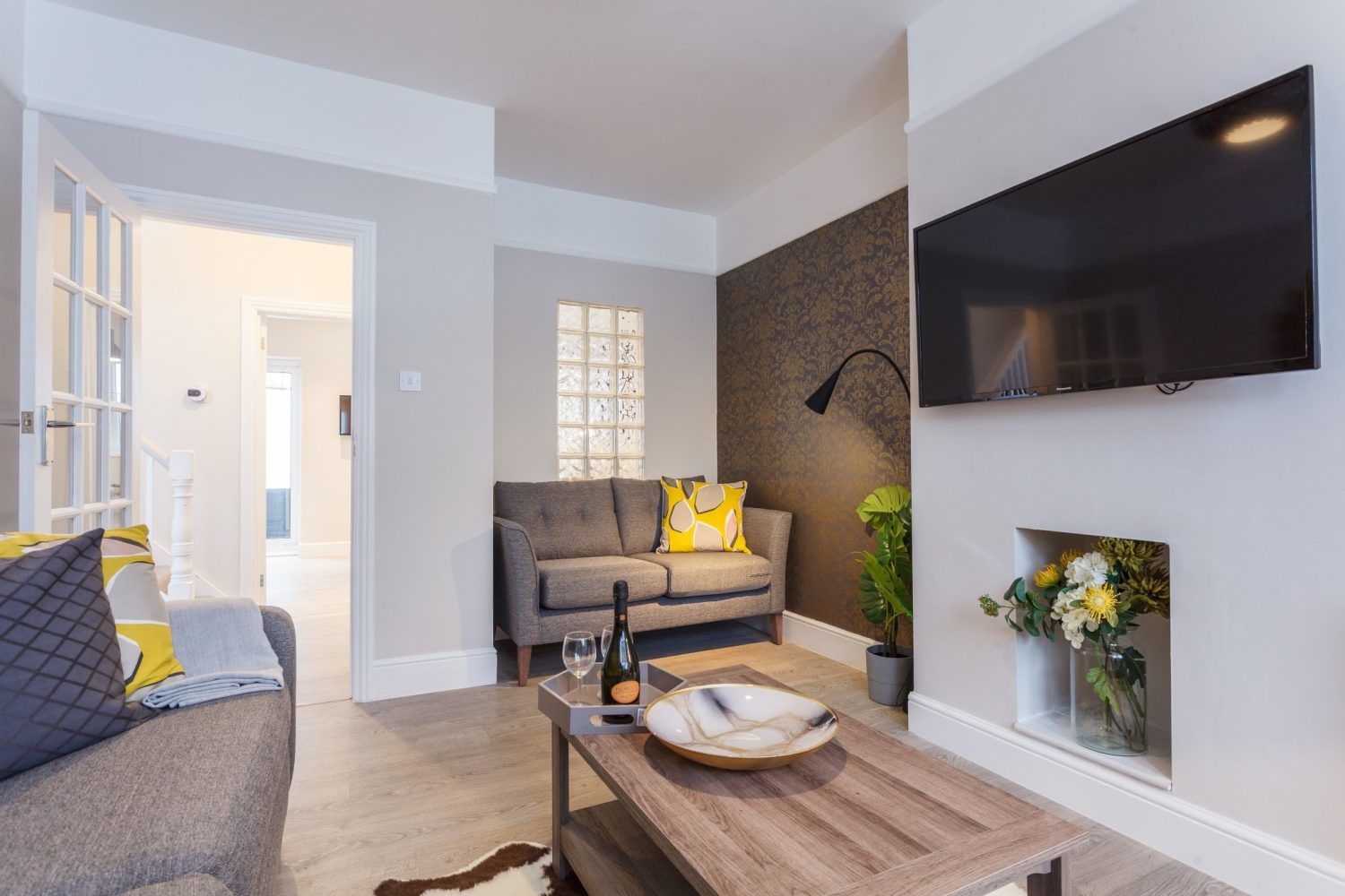 Reef House modern lounge.jpg