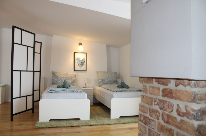 2023-11-28 17_29_24-Tolles Loft Apartment im Herzen von Mitte, Berlin.png