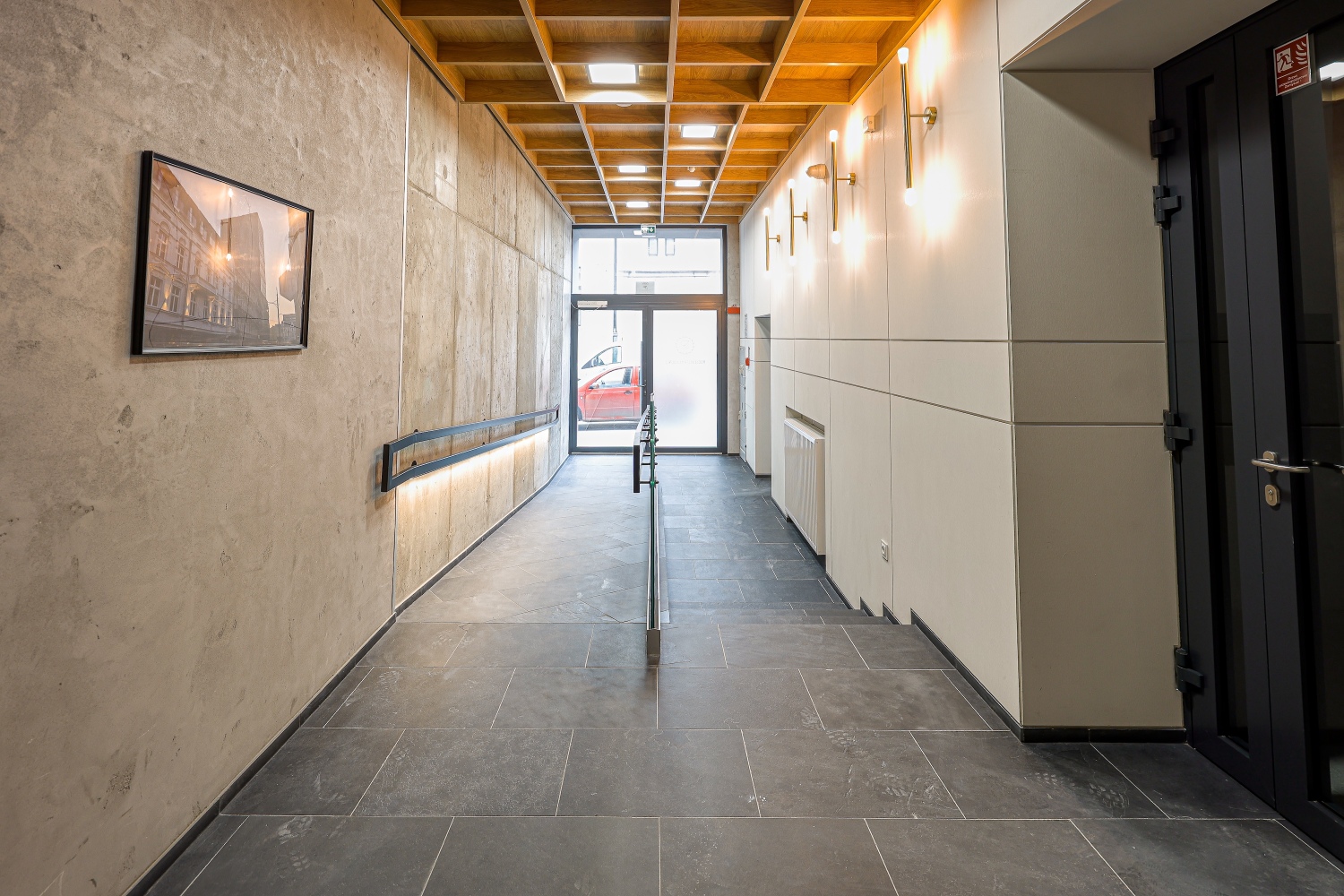 wjazd do budynku dla inwalidów roosvelta residence.jpg