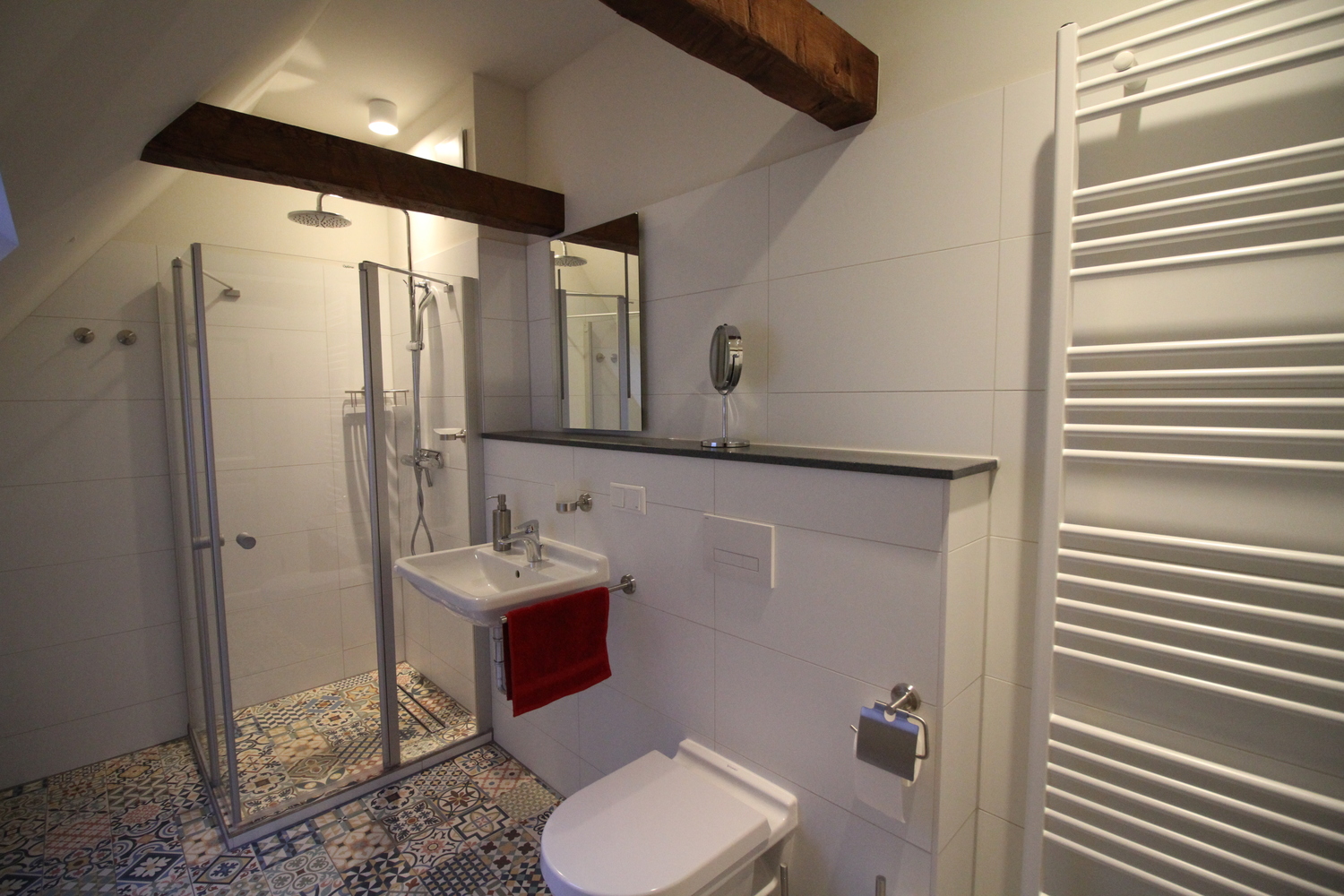 08 Das erste Badezimmer.jpg