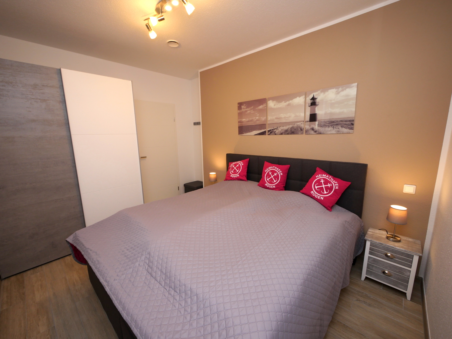 Schlafzimmer 2 EG.JPG