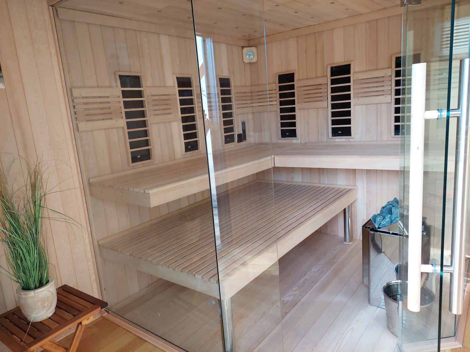Blick in Gartensauna VV.jpg