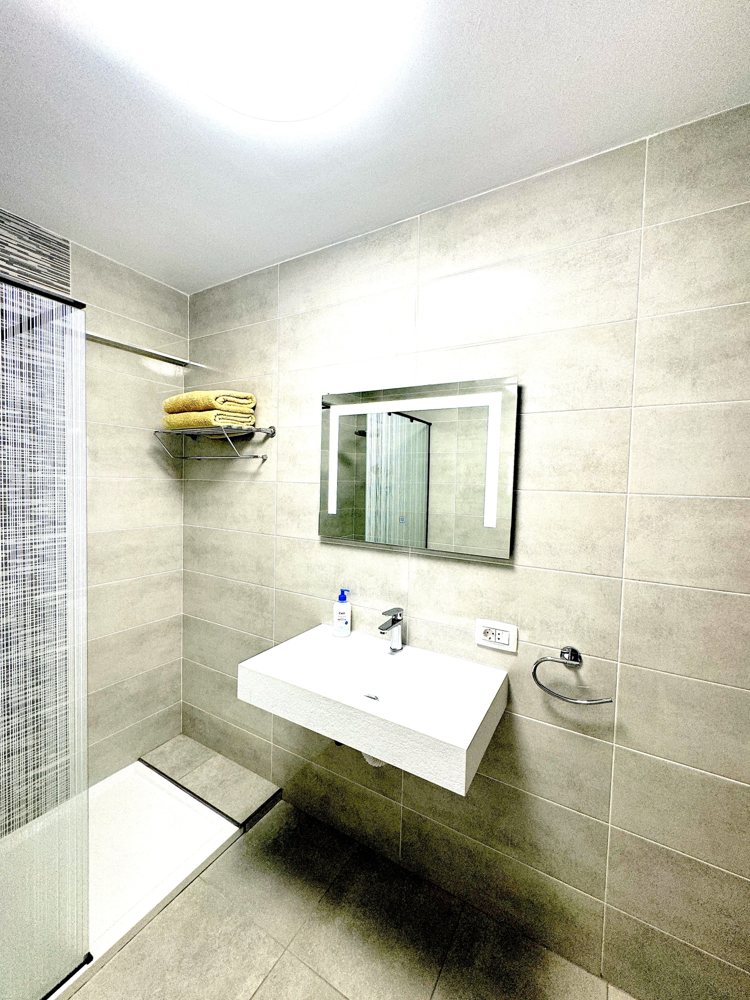 TFS-Apartment Bad.JPG